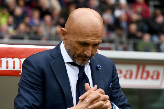  TURIN, ITALY - APRIL 08: Head coach FC Internazionale Luciano Spalletti looks on during the serie A match between Torino FC and FC Internazionale at Stadio Olimpico di Torino on April 8, 2018 in Turin, Italy. (Photo by Claudio Villa - Inter/Inter via Getty Images) 