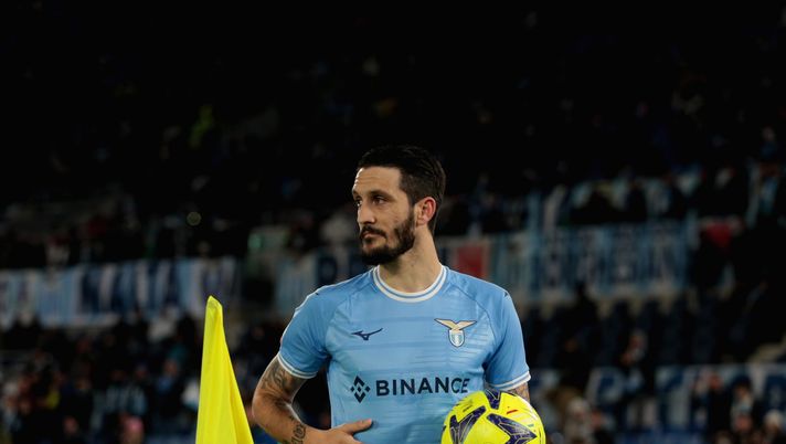 ROME, ITALY - JANUARY 19:  Luis Alberto of SS Lazio holds the ball during the the Coppa Italia match between SS Lazio and Bologna at Olimpico Stadium on January 19, 2023 in Rome, Italy.  (Photo by Paolo Bruno/Getty Images)  Lazio