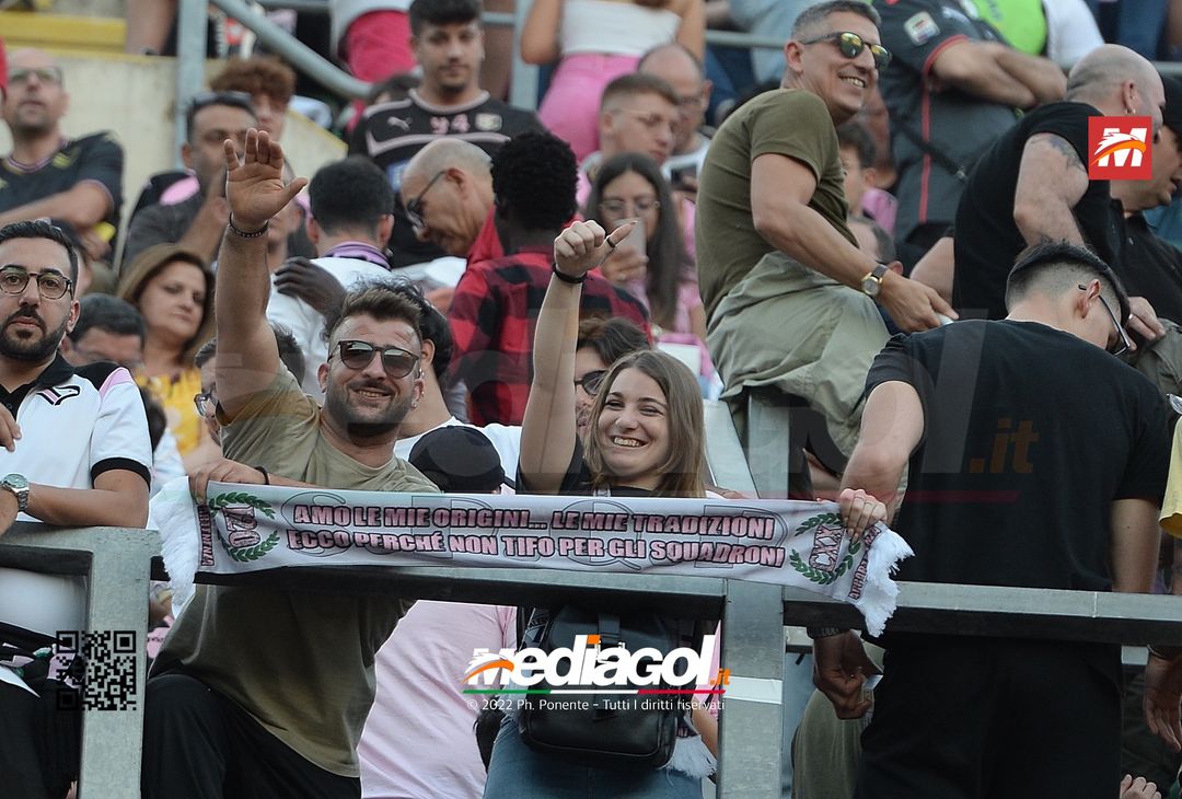 Fototifo, i tifosi allo stadio per Palermo-Feralpisaló 1-0 (gallery) - immagine 133