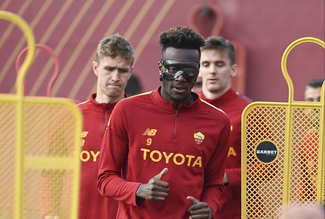 Vigilia di Roma-Salisburgo: allenamento con la mascherina per Abraham- FOTO GALLERY - immagine 10