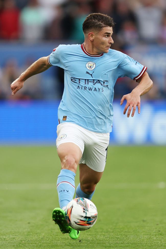 (Photo by Marc Atkins/Getty Images) Manchester City, il nuovo coro dei tifosi per Julian Alvarez: “E’ il re, è argentino, è come Aguero…”- immagine 2