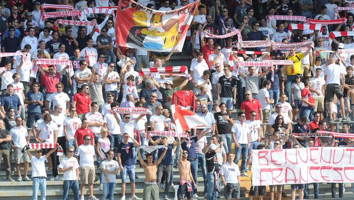 Il Padova vince il derby contro il Vicenza nel Girone B di Serie C. Il Padova vince il derby contro il Vicenza nel Girone B di Serie C.