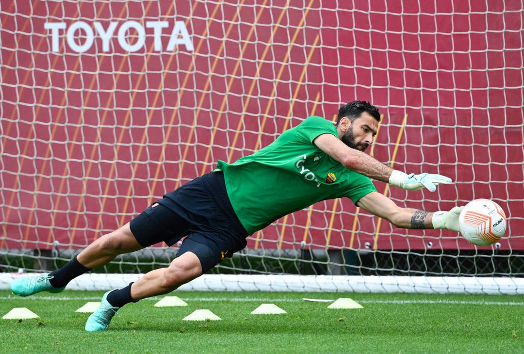 Primo allenamento in vista del Bayer: a parte Smalling e Dybala – FOTO GALLERY - immagine 7