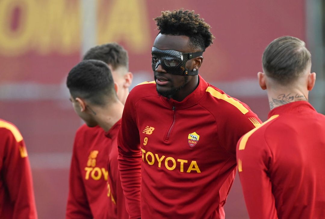 Vigilia di Roma-Salisburgo: allenamento con la mascherina per Abraham- FOTO GALLERY - immagine 4