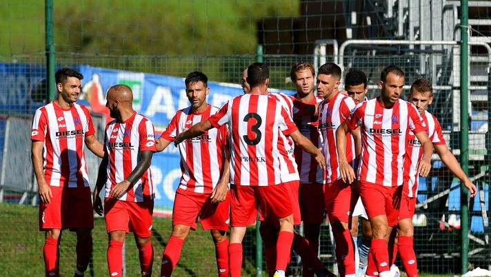AURONZO DI CADORE, ITALY - SEPTEMBER 04: Gabrieli Goro of Vicenza celebrate a second goal with his team mates during the friendly match SS Lazio v Vicenza on September 04, 2020 in Auronzo di Cadore, Italy. (Photo by Marco Rosi - SS Lazio/Getty Images) AURONZO DI CADORE, ITALY - SEPTEMBER 04: Gabrieli Goro of Vicenza celebrate a second goal with his team mates during the friendly match SS Lazio v Vicenza on September 04, 2020 in Auronzo di Cadore, Italy. (Photo by Marco Rosi - SS Lazio/Getty Images)