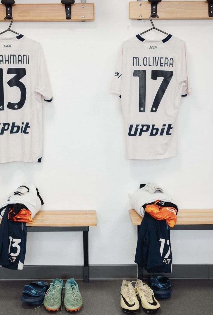 GALLERY Tutto pronto nello spogliatoio del Napoli: scelto il colore della maglia - immagine 4