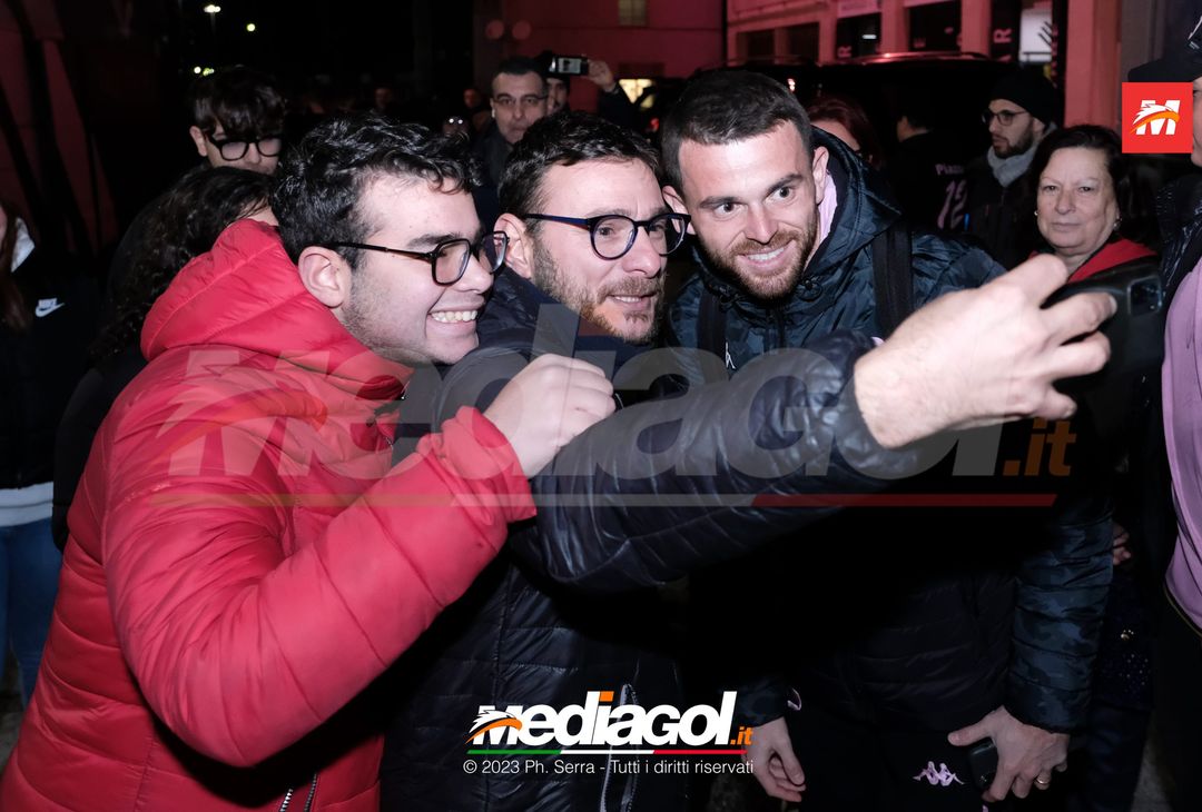 FOTO Ascoli-Palermo, i rosanero in partenza dallo stadio “Renzo Barbera” (Gallery) - immagine 27