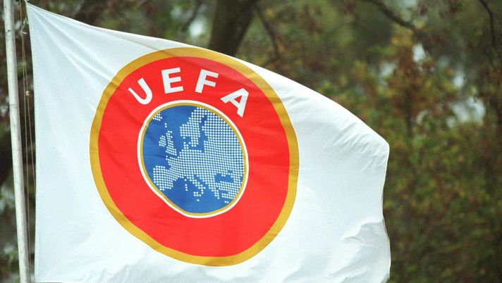 HAMM, GERMANY - NOVEMBER 07:  U 17 EM QUALIFIKATION 2001, Hamm; DEUTSCHLAND - RUSSLAND, (GER - RUS) 2:1; UEFA FAHNE/LOGO  (Photo by Christof Koepsel/Bongarts/Getty Images)  HAMM, GERMANY - NOVEMBER 07:  U 17 EM QUALIFIKATION 2001, Hamm; DEUTSCHLAND - RUSSLAND, (GER - RUS) 2:1; UEFA FAHNE/LOGO  (Photo by Christof Koepsel/Bongarts/Getty Images)