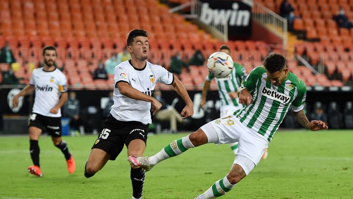VALENCIA, SPAIN - OCTOBER 03: Antonio Sanabria of Real Betis headers on target under pressure from Hugo Guillamon of Valencia CF during the La Liga Santander match between Valencia CF and Real Betis at Estadio Mestalla on October 03, 2020 in Valencia, Spain. Football Stadiums around Europe remain empty due to the Coronavirus Pandemic as Government social distancing laws prohibit fans inside venues resulting in fixtures being played behind closed doors. (Photo by Alex Caparros/Getty Images) VALENCIA, SPAIN - OCTOBER 03: Antonio Sanabria of Real Betis headers on target under pressure from Hugo Guillamon of Valencia CF during the La Liga Santander match between Valencia CF and Real Betis at Estadio Mestalla on October 03, 2020 in Valencia, Spain. Football Stadiums around Europe remain empty due to the Coronavirus Pandemic as Government social distancing laws prohibit fans inside venues resulting in fixtures being played behind closed doors. (Photo by Alex Caparros/Getty Images)
