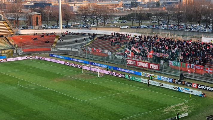 La curva del Brianteo sempe in festa quest'anno per il Monza La curva del Brianteo sempe in festa quest'anno per il Monza