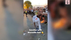VIDEO Marsiglia, Sanchez ma che fai? L’ex Inter saluta i tifosi e scivola