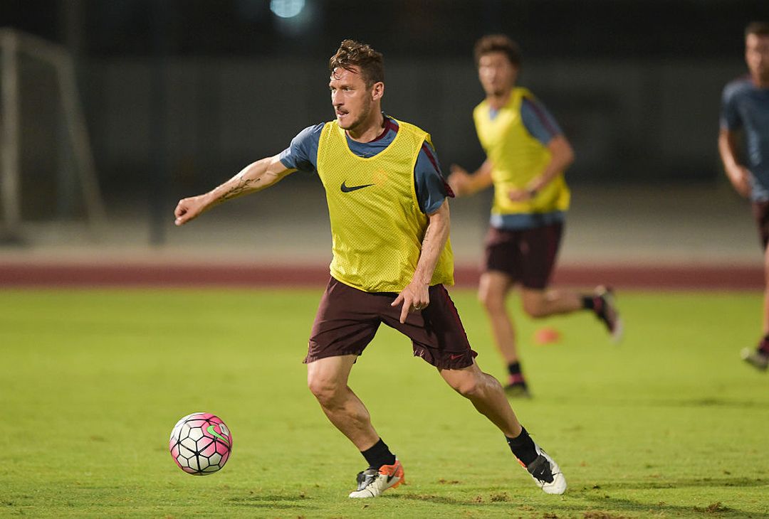  Francesco Totti attends an As Roma training session at  on May 19, 2016 in Al Ain, United Arab Emirates. 