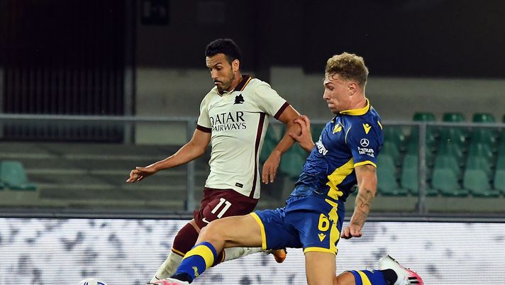 VERONA, ITALY - SEPTEMBER 19: Pedro of AS Roma competes for the ball with Matteo Lovato of Hellas Verona during the Serie A match between Hellas Verona FC and AS Roma at Stadio Marcantonio Bentegodi on September 19, 2020 in Verona, Italy. (Photo by Alessandro Sabattini/Getty Images) VERONA, ITALY - SEPTEMBER 19: Pedro of AS Roma competes for the ball with Matteo Lovato of Hellas Verona during the Serie A match between Hellas Verona FC and AS Roma at Stadio Marcantonio Bentegodi on September 19, 2020 in Verona, Italy. (Photo by Alessandro Sabattini/Getty Images)