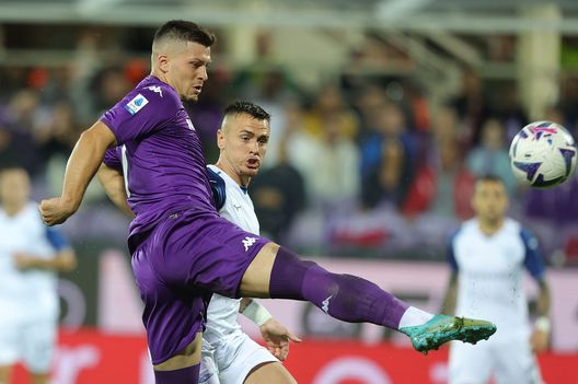 FLORENCE, ITALY - OCTOBER 10: Luka Jovic of ACF Fiorentina in action during the Serie A match between ACF Fiorentina and SS Lazio at Stadio Artemio Franchi on October 10, 2022 in Florence, Italy. (Photo by Gabriele Maltinti/Getty Images) Jovic, ritrovi continuità? Per farlo, bisogna andare molto indietro- immagine 2