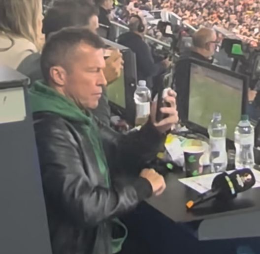 Roma, l’Olimpico è da brividi: Matthaus filma lo spettacolo durante l’inno – FOTO- immagine 2