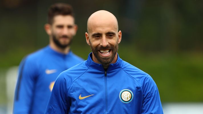 COMO, ITALY - APRIL 12:  Borja Valero of FC Internazionale looks on during the FC Internazionale training session at the club's training ground Suning Training Center in memory of Angelo Moratti on April 12, 2019 in Como, Italy.  (Photo by Marco Luzzani - Inter/Inter via Getty Images)  COMO, ITALY - APRIL 12:  Borja Valero of FC Internazionale looks on during the FC Internazionale training session at the club's training ground Suning Training Center in memory of Angelo Moratti on April 12, 2019 in Como, Italy.  (Photo by Marco Luzzani - Inter/Inter via Getty Images)