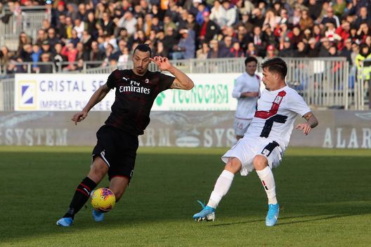 Pisacane affronta Ibrahimovic nell'ultimo Cagliari-Milan Pisacane affronta Ibrahimovic nell'ultimo Cagliari-Milan