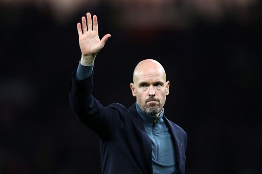 (Photo by Naomi Baker/Getty Images) Promessa mantenuta: ten Hag ha regalato i suoi biglietti per la finale a Roy Keane- immagine 2