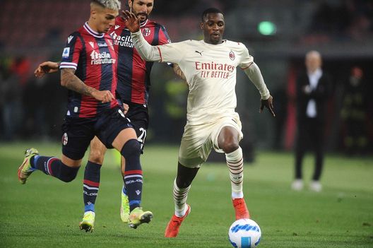 Ballo Toure in azione nel match vinto per 4 reti a 2 contro il Bologna di Mihajlovic. Ballo Toure in azione nel match vinto per 4 reti a 2 contro il Bologna di Mihajlovic.