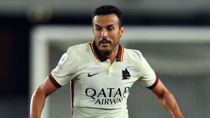 VERONA, ITALY - SEPTEMBER 19: Pedro of AS Roma in action during the Serie A match between Hellas Verona FC and AS Roma at Stadio Marcantonio Bentegodi on September 19, 2020 in Verona, Italy. (Photo by Alessandro Sabattini/Getty Images) Roma, è lesione per Pedro: salta la Samp e non solo! È emergenza a sinistra - immagine 1