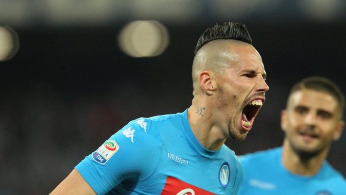 Napoli's midfielder from Slovakia Marek Hamsik celebrates after scoring during the Italian Serie A football match SSC Napoli vs SS Lazio on November 5, 2016, at the San Paolo Stadium in Naples. / AFP / CARLO HERMANN        (Photo credit should read CARLO HERMANN/AFP/Getty Images)  Napoli, gli aggiornamenti su Hamsik in vista dell’Atalanta - immagine 1