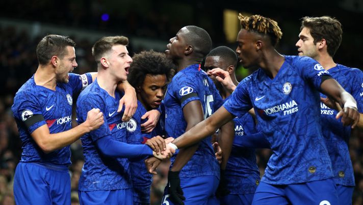 LONDON, ENGLAND - DECEMBER 22: Willian of Chelsea celebrates after scoring his sides first goal with team mates during the Premier League match between Tottenham Hotspur and Chelsea FC at Tottenham Hotspur Stadium on December 22, 2019 in London, United Kingdom. (Photo by Julian Finney/Getty Images) LONDON, ENGLAND - DECEMBER 22: Willian of Chelsea celebrates after scoring his sides first goal with team mates during the Premier League match between Tottenham Hotspur and Chelsea FC at Tottenham Hotspur Stadium on December 22, 2019 in London, United Kingdom. (Photo by Julian Finney/Getty Images)