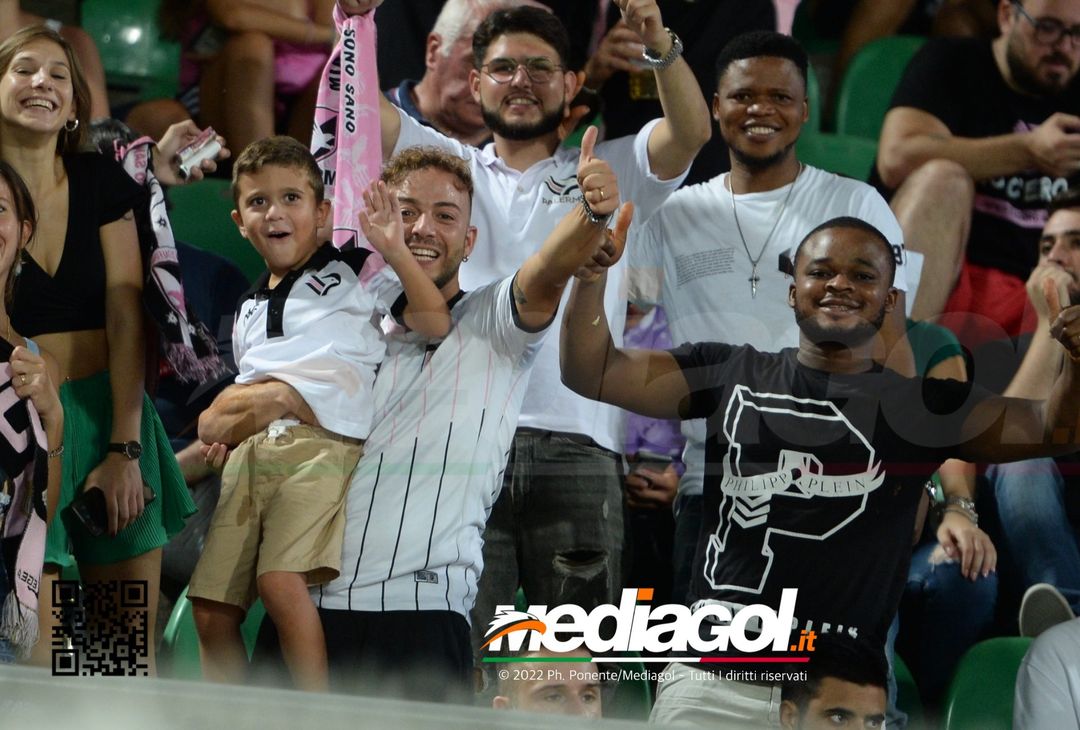 FOTOTIFO, Palermo-Genoa 1-0: i tifosi allo stadio “Renzo Barbera” (Gallery) - immagine 33