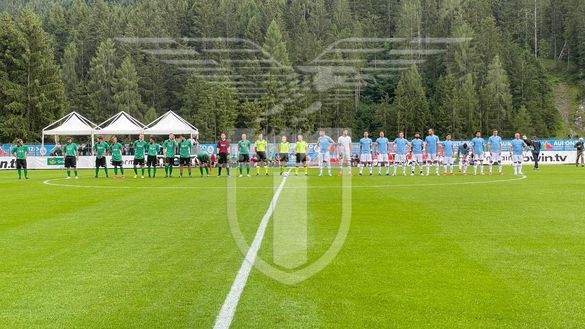 Ingresso in campo della Lazio e della Top 11 Radio Club 103 Ingresso in campo della Lazio e della Top 11 Radio Club 103