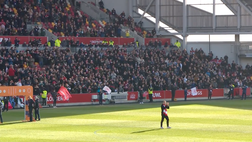 VIDEO Eriksen, tutti in piedi al Community Stadium: guarda la standing ovation