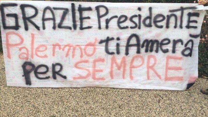 Striscione esposto ad Aiello del Friuli, di fronte alla tenuta di Zamparini 