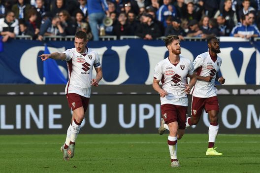  BRESCIA, ITALY - NOVEMBER 09: Andrea Belotti of Torino celebrates after scoring the opening goal from a penalty during the Serie A match between Brescia Calcio and Torino FC at Stadio Mario Rigamonti on November 09, 2019 in Brescia, Italy. (Photo by Tullio M. Puglia/Getty Images) 
