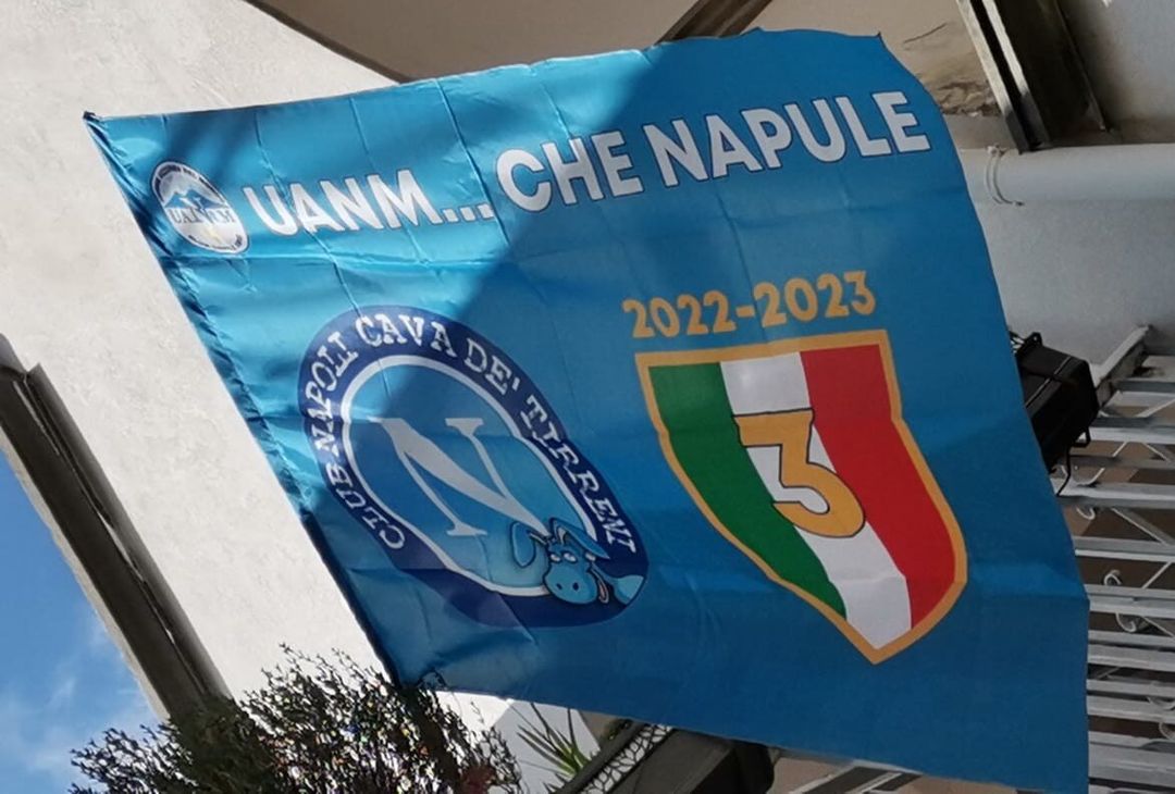 FOTO I club UANM si preparano alla festa Scudetto esibendo una bandiera celebrativa - immagine 2