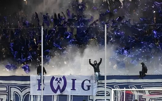 Derby della Sassonia, fumogeni e fuochi d’artificio in campo- immagine 2