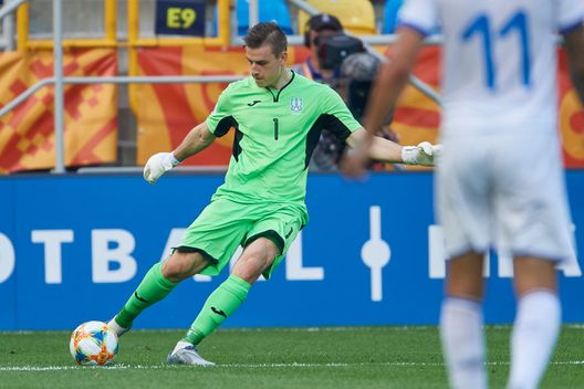 GDYNIA, POLAND - JUNE 11: Goalkeeper Andriy Lunin of Ukraine U20 controls the ball during the 2019 FIFA U-20 World Cup Semi Final match between Ukraine and Italy at Gdynia Stadium on June 11, 2019 in Gdynia, Poland. (Photo by Adam Nurkiewicz/Getty Images) Lunin, solidarietà per l’Ucraina: raccolta di vestiti e cibo- immagine 2