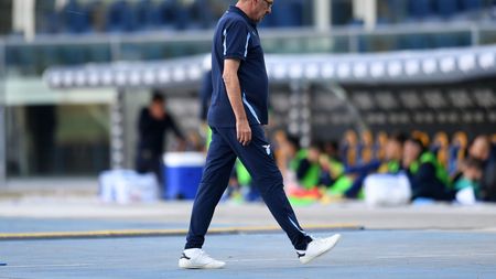 VERONA, ITALY - OCTOBER 24: Maurizio Sarri head coach of SS Lazio reacts during the Serie A match between Hellas and SS Lazio at Stadio Marcantonio Bentegodi on October 24, 2021 in Verona, Italy. (Photo by Alessandro Sabattini/Getty Images) VERONA, ITALY - OCTOBER 24: Maurizio Sarri head coach of SS Lazio reacts during the Serie A match between Hellas and SS Lazio at Stadio Marcantonio Bentegodi on October 24, 2021 in Verona, Italy. (Photo by Alessandro Sabattini/Getty Images)