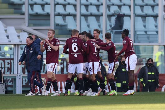 TURIN, ITALY - DECEMBER 12: Tommaso Pobega of Torino FC celebrates with team mates after scoring to give the side a 2-0 lead during the Serie A match between Torino FC and Bologna FC at Stadio Olimpico di Torino on December 12, 2021 in Turin, Italy. (Photo by Jonathan Moscrop/Getty Images) Oggi la risposta sullo slittamento di Torino-Fiorentina. Attesa per i tamponi- immagine 2