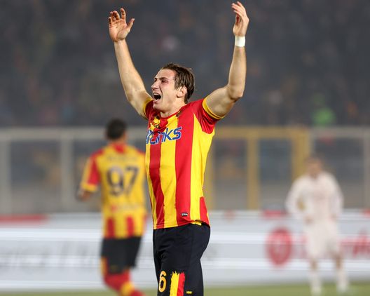LECCE, ITALY - JANUARY 14: Federico Baschirotto of Lecce celebrates his team's second goal during the Serie A match between US Lecce and AC MIlan at Stadio Via del Mare on January 14, 2023 in Lecce, Italy. (Photo by Maurizio Lagana/Getty Images) Il Lecce prepara la trasferta di Firenze. 2 assenze in difesa per Baroni- immagine 2