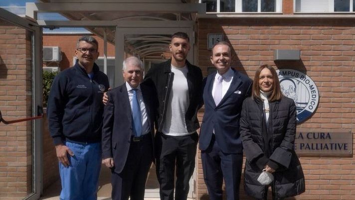 Pellegrini ha regalato abbonamenti tv calcio per i pazienti del Campus Bio-Medico - immagine 1