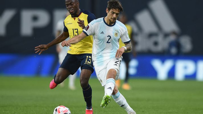 BUENOS AIRES, ARGENTINA - OCTOBER 08: Lucas Martinez Quarta of Argentina and Enner Valencia of Ecuador vie for the ball during a match between Argentina and Ecuador as part of South American Qualifiers for Qatar 2022 at Estadio Alberto J. Armando on October 08, 2020 in Buenos Aires, Argentina. (Photo by Marcelo Endelli/Getty Images) BUENOS AIRES, ARGENTINA - OCTOBER 08: Lucas Martinez Quarta of Argentina and Enner Valencia of Ecuador vie for the ball during a match between Argentina and Ecuador as part of South American Qualifiers for Qatar 2022 at Estadio Alberto J. Armando on October 08, 2020 in Buenos Aires, Argentina. (Photo by Marcelo Endelli/Getty Images)