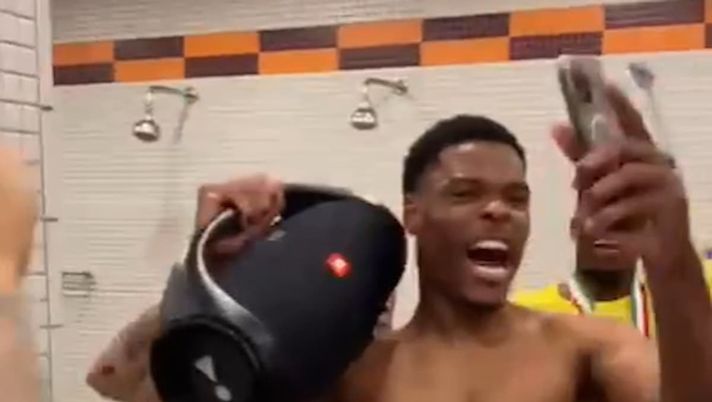 VIDEO / Un’altra Coppa Italia: negli spogliatoi dell’Inter si balla. Dumfries scatenato - immagine 1