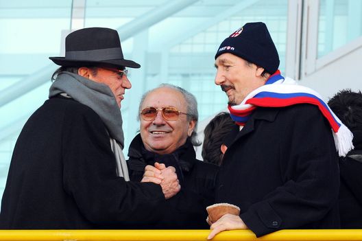 BOLOGNA, ITALY - JANUARY 23: Marco Pavignani President of Bologna give the hand to Andrea Mingardi during the Serie A match between Bologna and Lazio at Stadio Renato Dall'Ara on January 23, 2011 in Bologna, Italy. (Photo by Roberto Serra/Getty Images) BOLOGNA, ITALY - JANUARY 23: Marco Pavignani President of Bologna give the hand to Andrea Mingardi during the Serie A match between Bologna and Lazio at Stadio Renato Dall'Ara on January 23, 2011 in Bologna, Italy. (Photo by Roberto Serra/Getty Images)