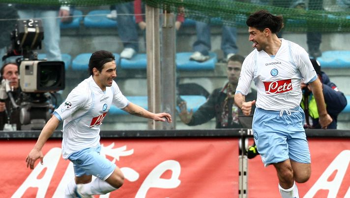 TURIN, ITALY - MARCH 22:  Roberto Carlos Sosa (R) celebrates after scoring with Ezequiel Ivan Lavezzi during the Serie A match between Reggina and Napoli at the Stadio Oreste Granillo on March 22, 2008 in Reggio di Calabria, Italy. (Photo by New Press/Getty Images) 