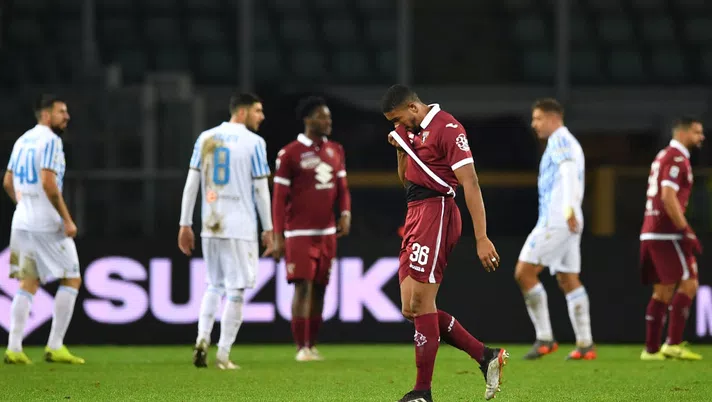 TURIN, ITALY - DECEMBER 21:  Gleison Bremer of Torino FC walks off after receiving the red card during the Serie A match between Torino FC and SPAL at Stadio Olimpico di Torino on December 21, 2019 in Turin, Italy.  (Photo by Valerio Pennicino/Getty Images)