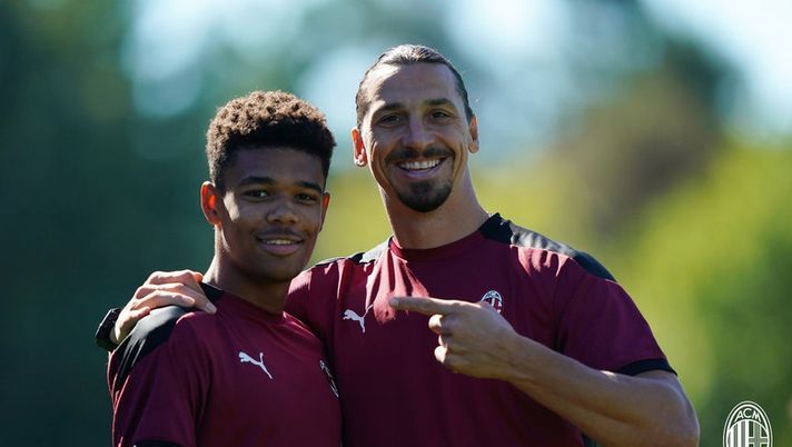 Emil Roback e Zlatan Ibrahimovic, attaccanti dell'AC Milan, in allenamento a Milanello (credits: acmilan.com) Emil Roback e Zlatan Ibrahimovic, attaccanti dell'AC Milan, in allenamento a Milanello (credits: acmilan.com)