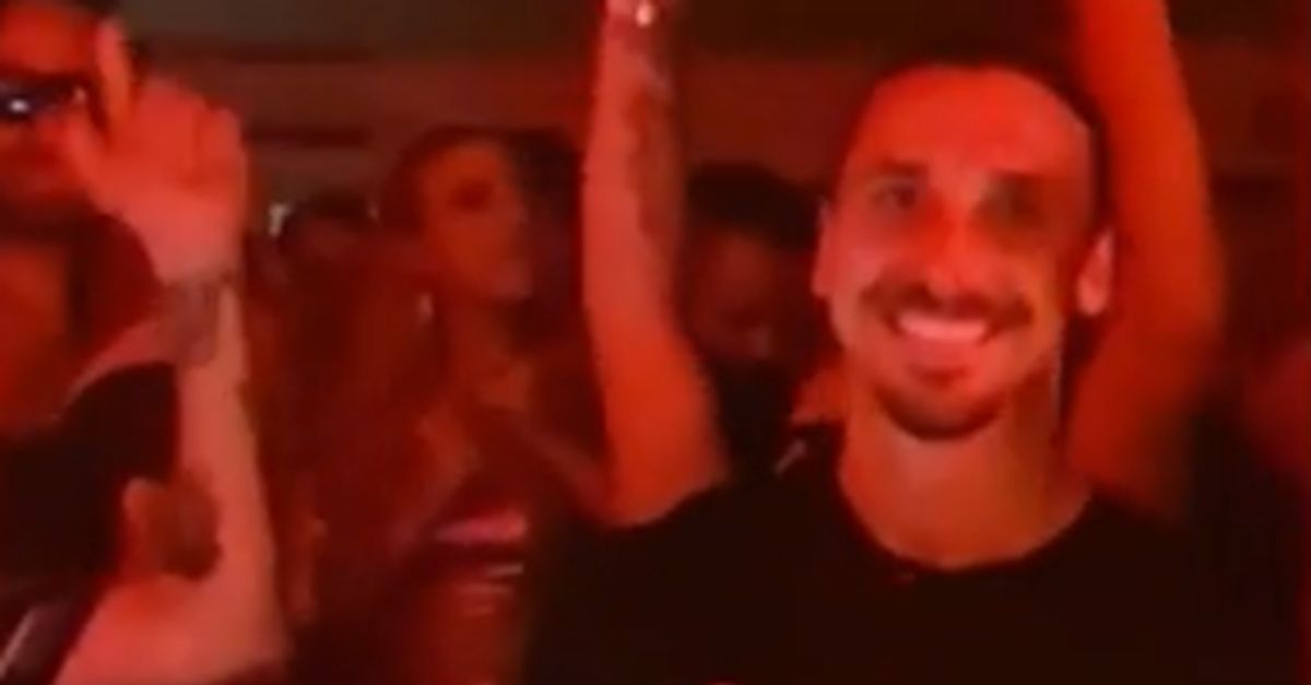 Ibrahimovic re anche in discoteca: si prende la scena così… (VIDEO)