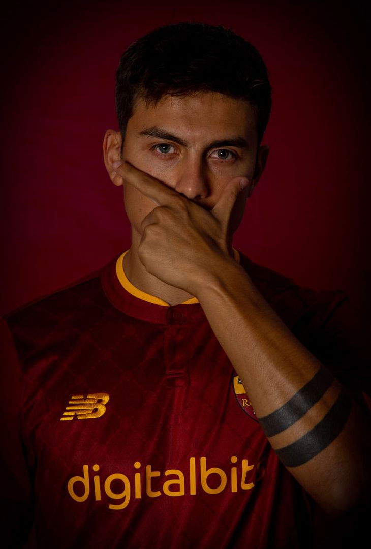 Dybala e la Roma: lo shooting suggestivo con la maglia giallorossa – FOTO GALLERY - immagine 11