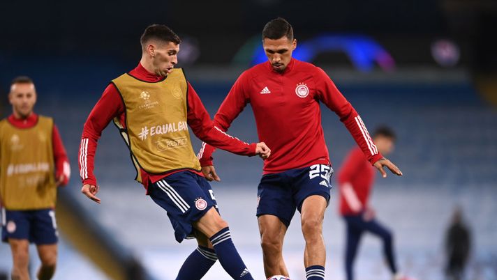 MANCHESTER, ENGLAND - NOVEMBER 03: Jose Holebas of Olympiacos (R) warms up prior to during the UEFA Champions League Group C stage match between Manchester City and Olympiacos FC at Etihad Stadium on November 03, 2020 in Manchester, England. Football Stadiums around Europe remain empty due to the Coronavirus Pandemic as Government social distancing laws prohibit fans inside venues resulting in fixtures being played behind closed doors. (Photo by Laurence Griffiths/Getty Images) MANCHESTER, ENGLAND - NOVEMBER 03: Jose Holebas of Olympiacos (R) warms up prior to during the UEFA Champions League Group C stage match between Manchester City and Olympiacos FC at Etihad Stadium on November 03, 2020 in Manchester, England. Football Stadiums around Europe remain empty due to the Coronavirus Pandemic as Government social distancing laws prohibit fans inside venues resulting in fixtures being played behind closed doors. (Photo by Laurence Griffiths/Getty Images)