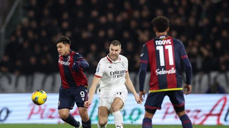 BOLOGNA, ITALY - FEBRUARY 27: Strahinja Pavlovic of AC Milan competes for the ball with Santiago Castro of Bologna during the Serie A match between Bologna and AC Milan at Stadio Renato Dall'Ara on February 27, 2025 in Bologna, Italy. (Photo by Claudio Villa/AC Milan via Getty Images)