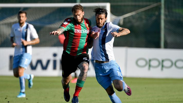 ROME, ITALY - JUNE 20:  Luis Alberto of SS Lazio compete for the ball with Antonio Palumbo of Ternana during the friendly between SS Lazio and Ternana at the Formello center on June 20, 2020 in Rome, Italy. (Photo by Marco Rosi - SS Lazio/Getty Images)  Ternana