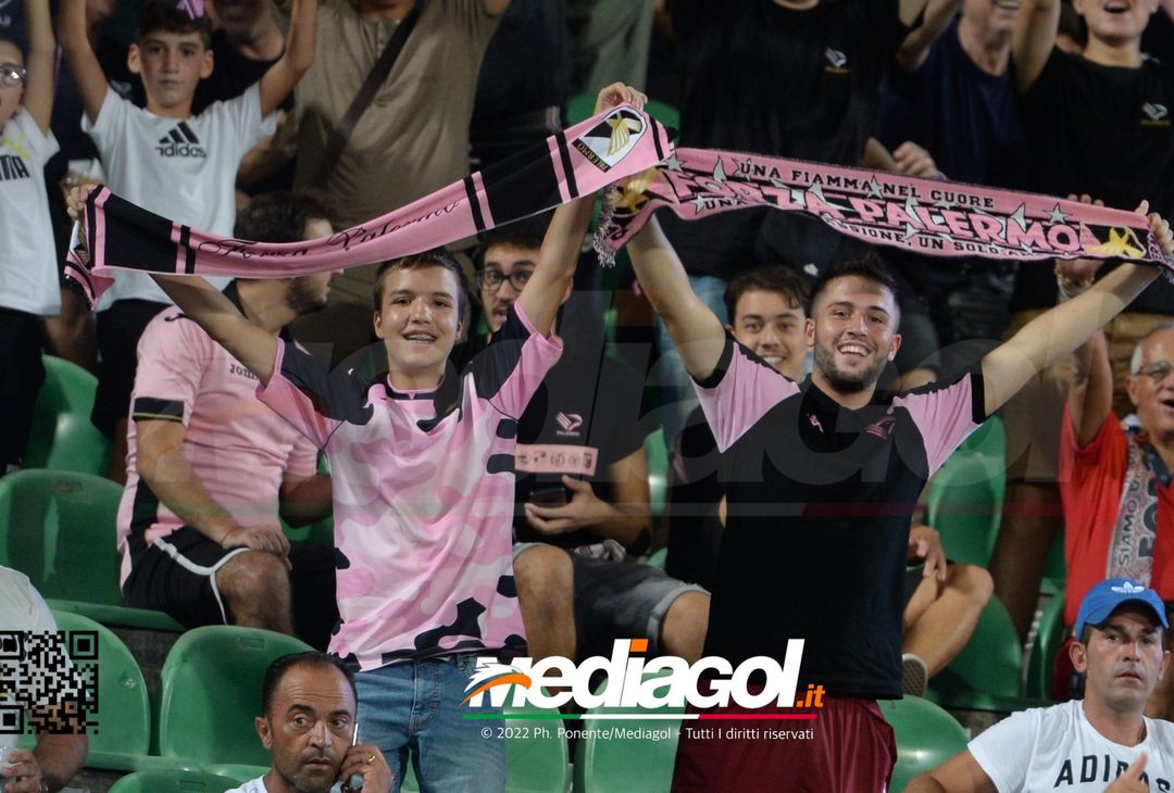 FOTOTIFO, Palermo-Genoa 1-0: i tifosi allo stadio “Renzo Barbera” (Gallery) - immagine 10